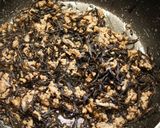 A picture of step 2 of Ground Pork and Hijiki Seaweed Chinese-style Mixed Rice.