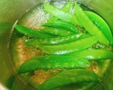 Hình bước làm 4 của món Nấm Kim Châm Xào Ngũ Sắc