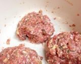 A picture of step 1 of Layered and Steamed Chinese Cabbage Leaves and Pork Mince.
