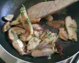 A picture of step 1 of Bacon & Mushrooms Chicken.