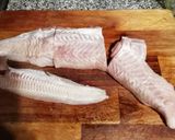 Foto del paso 1 de la receta: Brótola a la Meunière con crema de limón y papas saborizadas