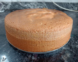 Foto del paso 6 de la receta: Bizcochuelo básico para torta con trocitos de chocolate