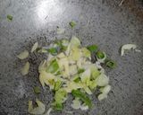 A picture of step 2 of Tomato and bottle gourd soup.