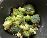 A picture of step 1 of Broccoli, Chicken Soup.