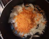 Foto del paso 2 de la receta: Pollo arvejado con puré