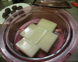 A picture of step 2 of Daifuku-mochi with Sliced Mochi.