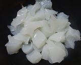 A picture of step 1 of Low-Carb Chewy Stir-fried Konnyaku.