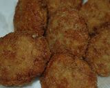 A picture of step 5 of Easy Menchi Katsu (Deep-fried Minced Meat Patties).