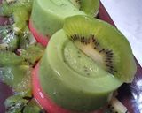 Foto langkah ke 4 dari resep Puding susu Kiwi dan strawberry.