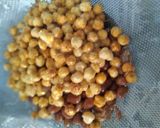 A picture of step 5 of Puffed Rice Snack (Lasaniya Mumra Chavana).