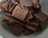 Une image de l'étape 1 de Tablettes de chocolat 🍫 praliné aux fraises 🍓.