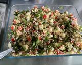 Une image de l'étape 22 de Taboulé aux tomates, légumes, raisins, herbes et épices.