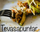 Foto del paso 2 de la receta: Ensalada templada de calabacín con soja texturizada 🥒 🫚 🥑 🥗