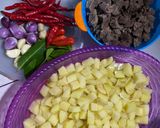 Foto langkah ke 1 dari resep Sambal goreng Kentang daging sapi.