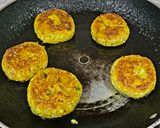 A picture of step 4 of Paneer lauki kebab.
