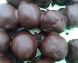 Foto langkah ke 6 dari resep Bola-bola coklat oreo.