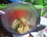 A picture of step 4 of Avocadao, banana and orange juice.