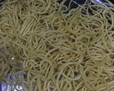 Hình bước làm 5 của món Mì xào giòn - thịt bò xào