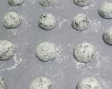 Foto langkah ke 3 dari resep Chocolate Crinkle Cookies.