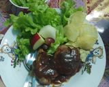 รูปขั้นตอนการทำที่ 7 ของ สเต็กหมู คู่สลัด สูตรหม้อข้าว