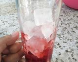 Foto langkah ke 3 dari resep Korean Strawberry Milk.