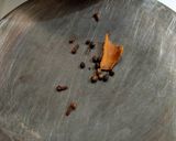A picture of step 1 of Egg bhurji.
