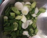 Foto del paso 1 de la receta: Pollo al champiñón con papas doradas