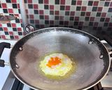Foto langkah ke 3 dari resep Nasi Goreng Sosis Daun Jeruk.