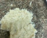 A picture of step 1 of Banana overnight oats topping with blueberry.
