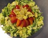 Une image de l'étape 4 de Salade sucrine aux tomates bicolores et oignon de roscoff.