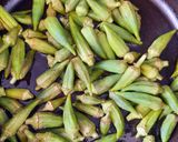 A picture of step 2 of Persian Chicken and Okra Stew.