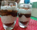 A picture of step 7 of Kitkat Layered cream cheese Parfait.