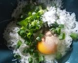 Foto langkah ke 2 dari resep Pizza Bihun Teflon Simple.