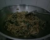 Foto langkah ke 7 dari resep Kwetiaw goreng.