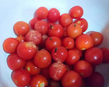 Foto del paso 1 de la receta: Confitura de tomates baby en rama con toques de clementinas