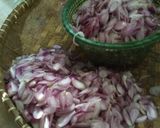 Foto langkah ke 2 dari resep Bawang Goreng pure.