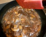 Foto langkah ke 4 dari resep Pakcoy Siram Saus Tiram Jamur.