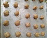 Foto langkah ke 3 dari resep Kue Kering Kacang Praktis Lumer.