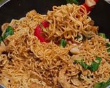 Foto langkah ke 4 dari resep Mie Goreng Bakso.