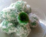 Foto langkah ke 7 dari resep Klepon Ketan isi gula merah.
