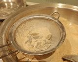 عکس مرحله 1 از دستور حلوای گردو و هل و روغن ذرت