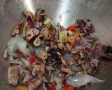 Foto langkah ke 3 dari resep Tumis Pedas Udang Cumi Asap.