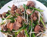 Hình bước làm 3 của món Lòng gà xào giá hẹ