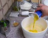 Foto del paso 3 de la receta: Bizcocho de yogurt de limón