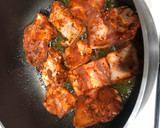 Foto del paso 1 de la receta: Patatas guisadas con costilla adobada