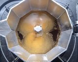 Foto langkah ke 4 dari resep Kopi Moka Pot/Mokapot.
