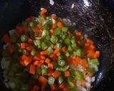 A picture of step 6 of Noodles Stuffed Bunny Chow.