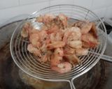 Foto langkah ke 2 dari resep Tumis Udang Cabai Bawang.