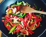 Une image de l'étape 1 de Poulpe à la sauce tomate, poivrons et ebly 🐙🦑.
