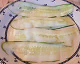 Foto del paso 1 de la receta: Rollos de pepino marinado relleno de ensaladilla rusa y surimi